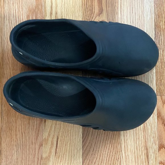 ✨Host Pick✨Navy Blue Sloggers Shoes - Picture 1 of 7
